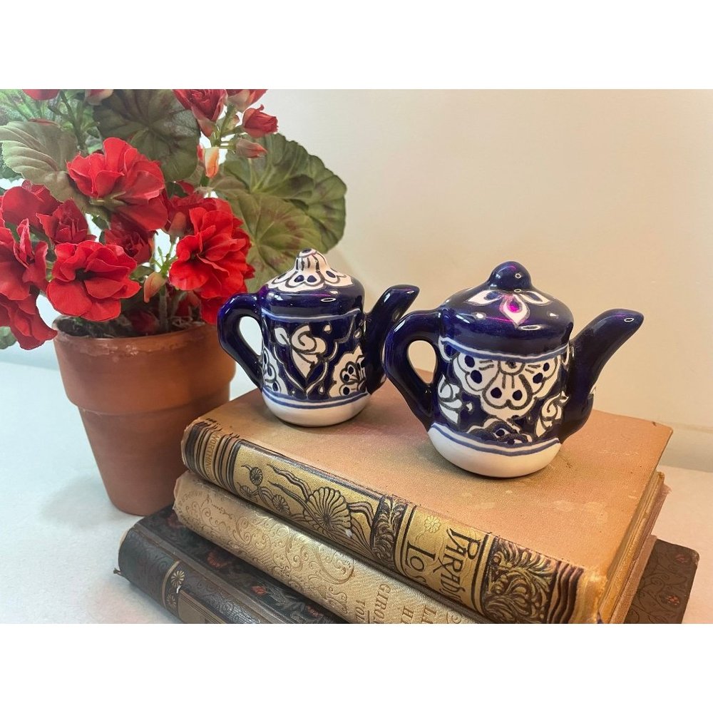 Mexican Talavera Pottery Teapot Shaped Salt & Pepper Shaker Set Hand Painted Blu